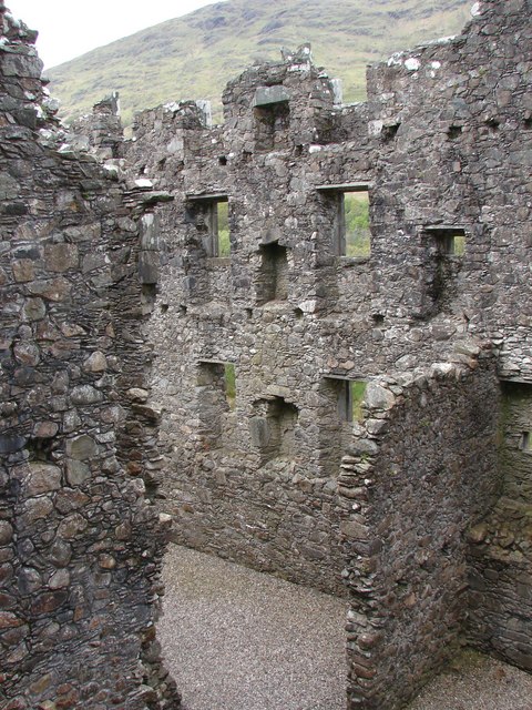 Interno rovina di castello